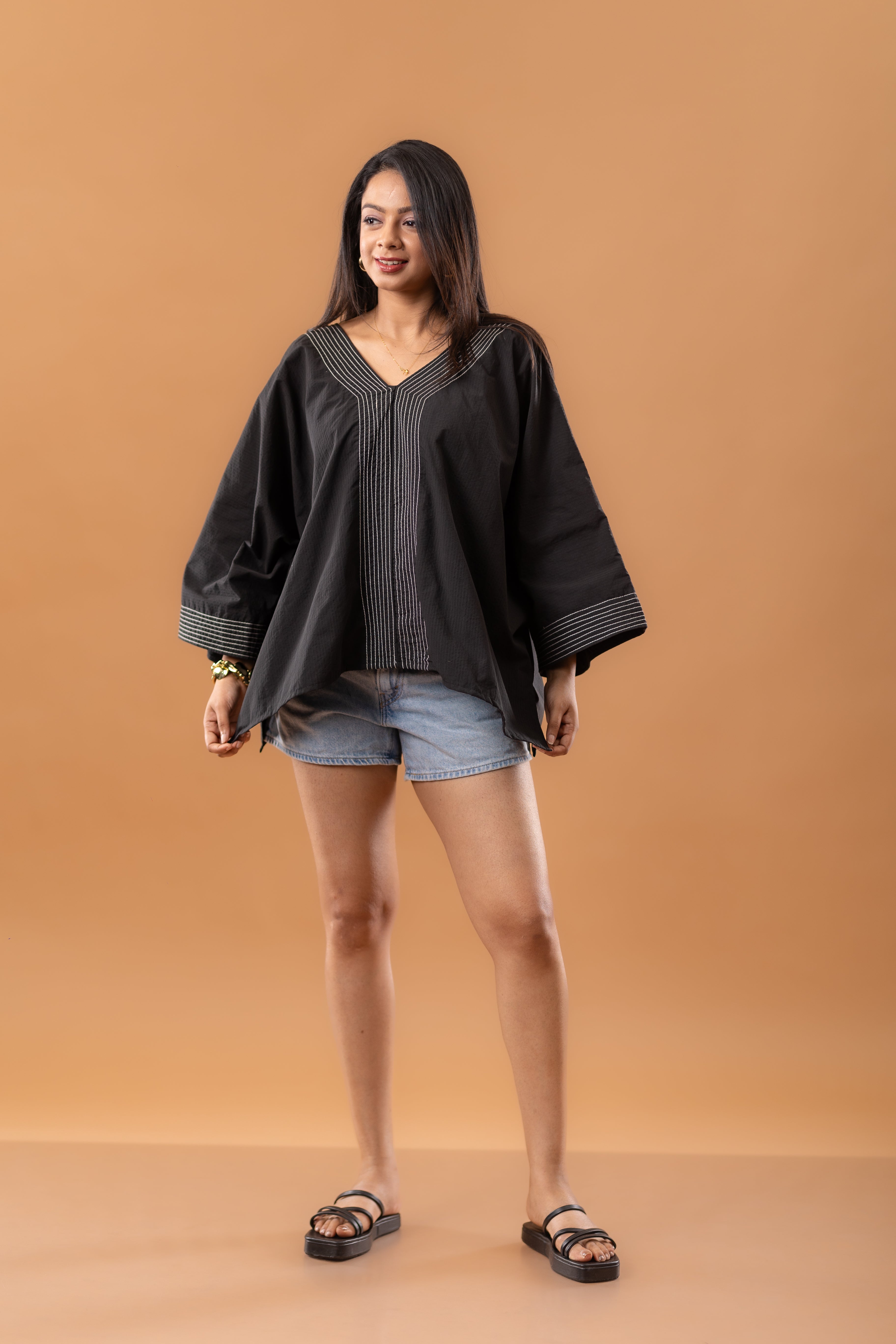 Noir Line Top