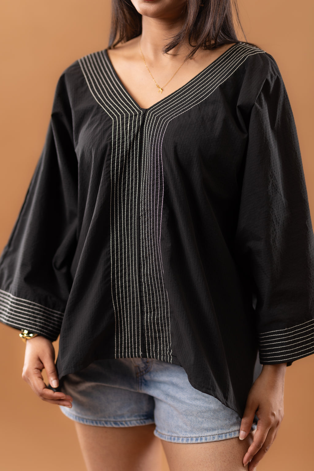 Noir Line Top