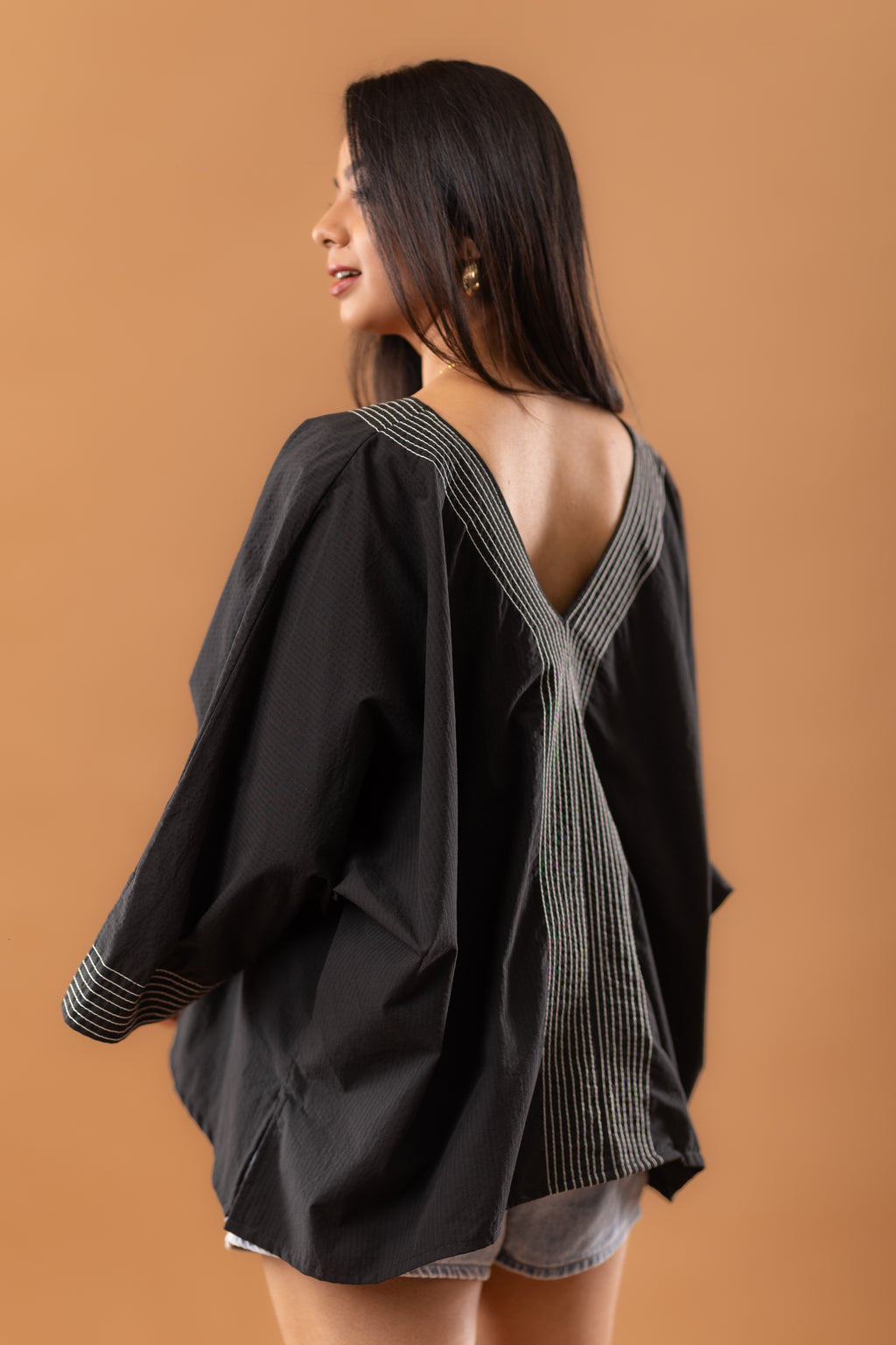 Noir Line Top