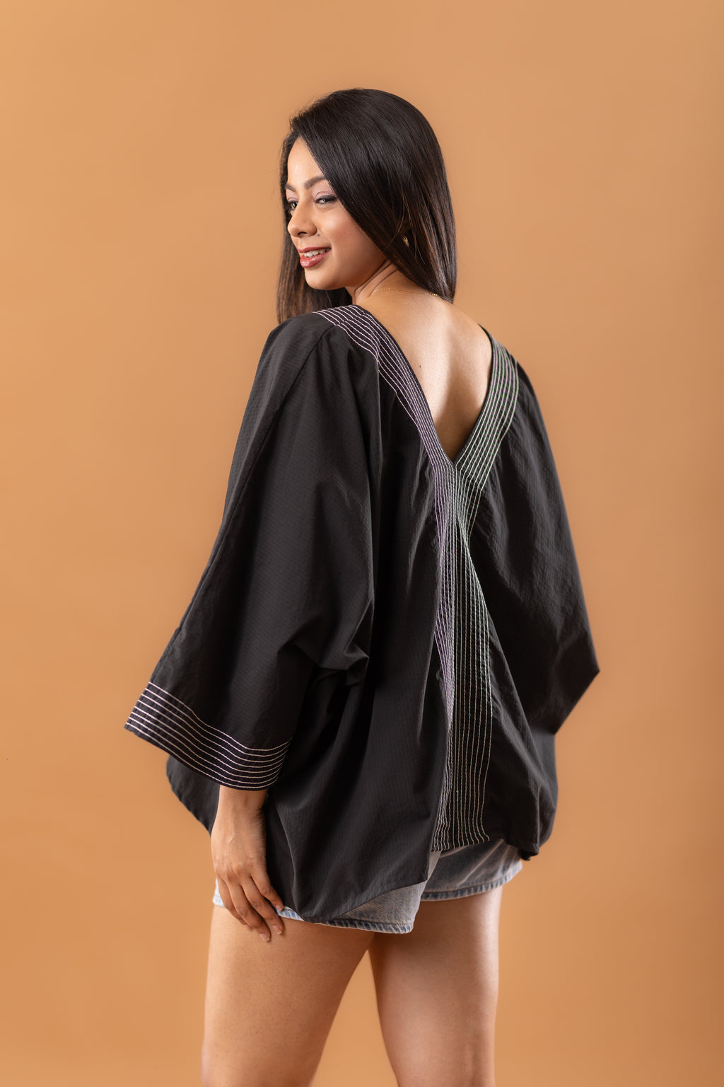 Noir Line Top