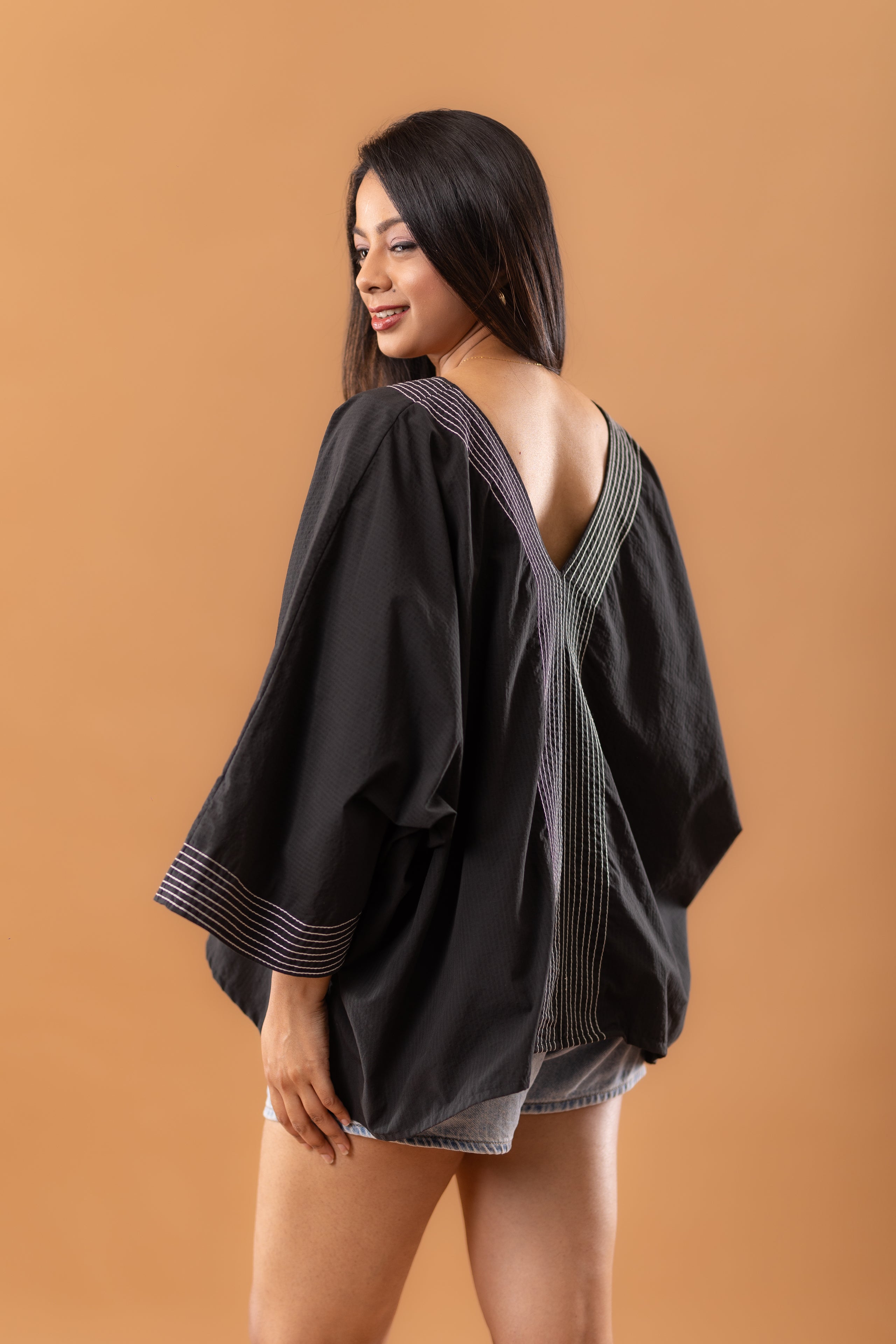 Noir Line Top