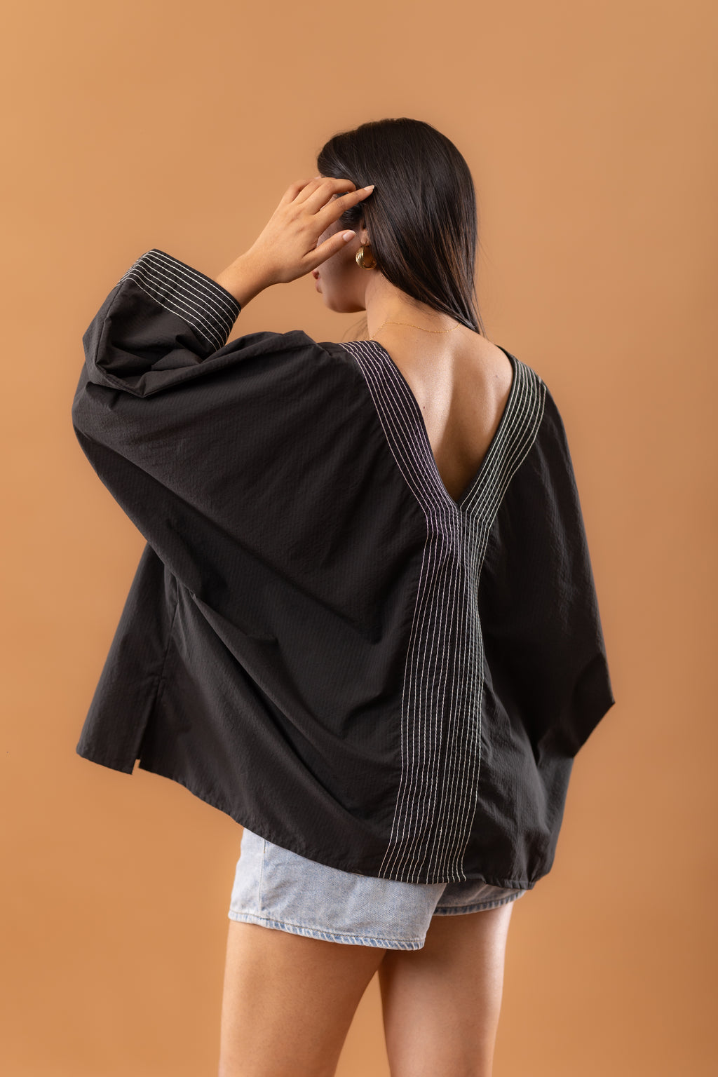 Noir Line Top